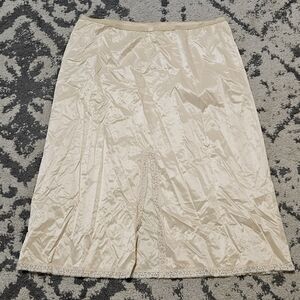 Vintage 1950s Vanity Fair Peach Half Slip Size Medium-bad Elastic